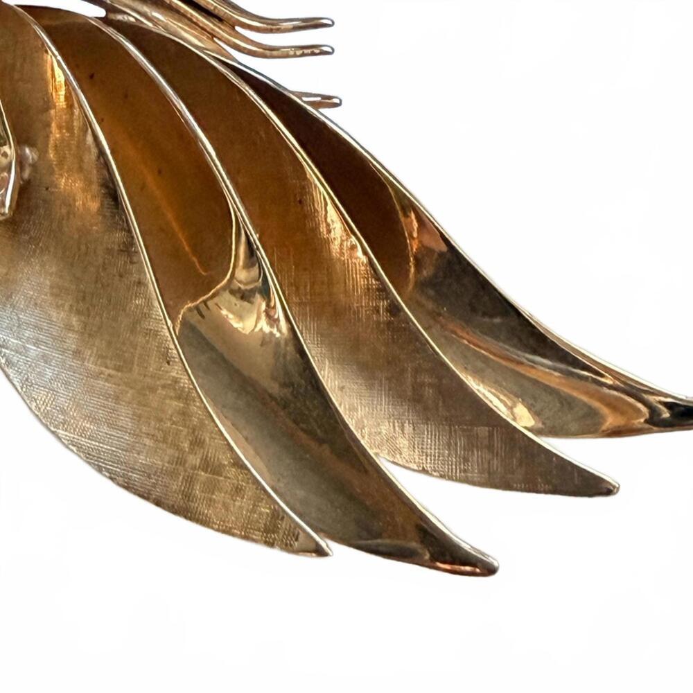 Vintage Mid Century Gold Tone Leaf Brooch Statement Pin - Picture 4 of 6